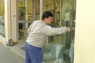 TRABAJADOR LIMPIACRISTALES 02